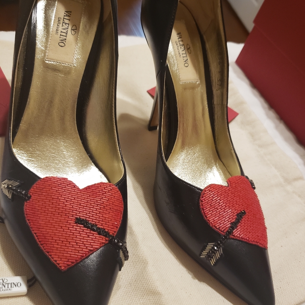 Shoes - Picture 7 of 8